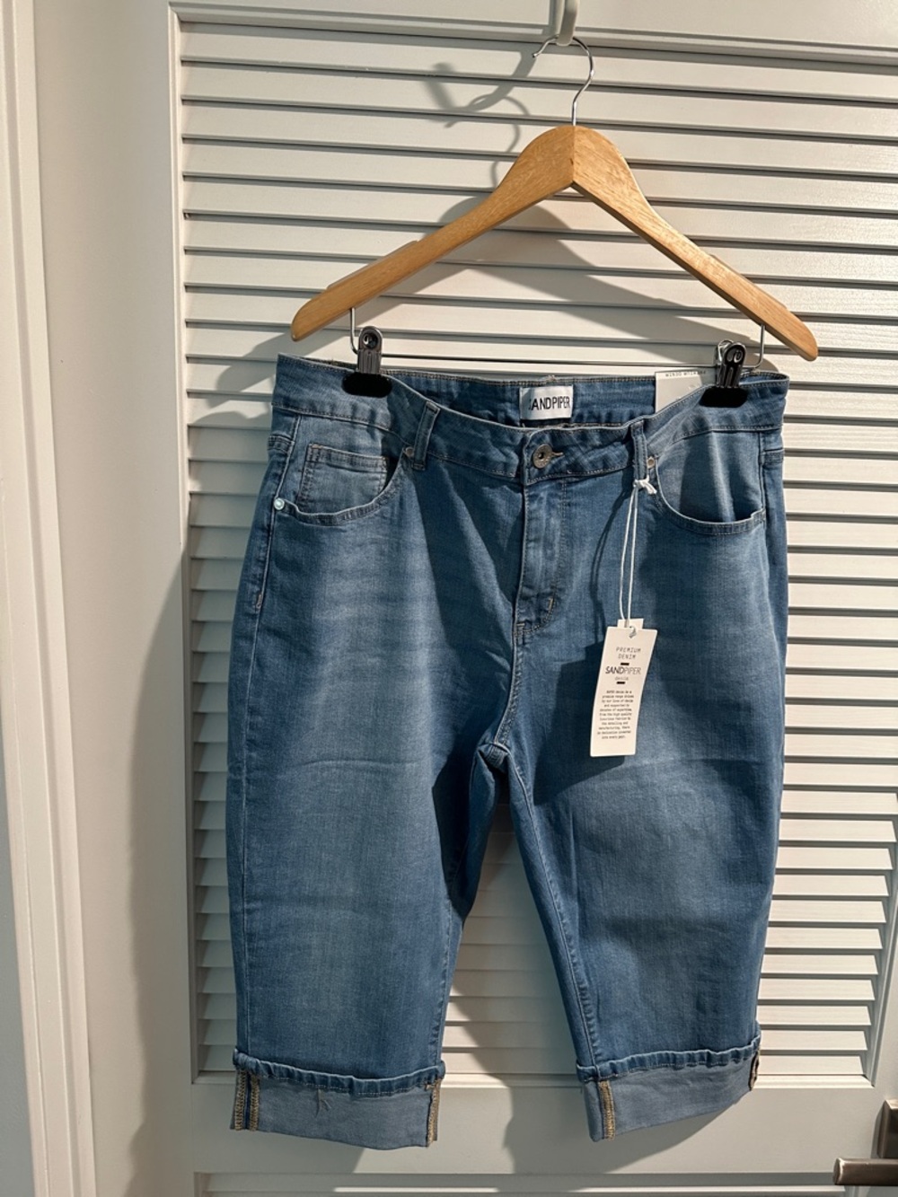 NWT Sandpiper Premium Denim Capri with Five Pockets. Size 18W